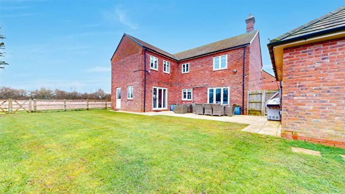 4 Bedroom Detached House For Sale In Mundays Meadow, Hanslope, Milton Keynes, MK19