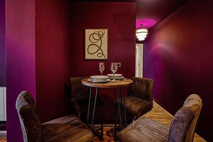 2 Bedroom Apartment To Rent In Golf Open - Coronation Walk - Sleeps, PR8