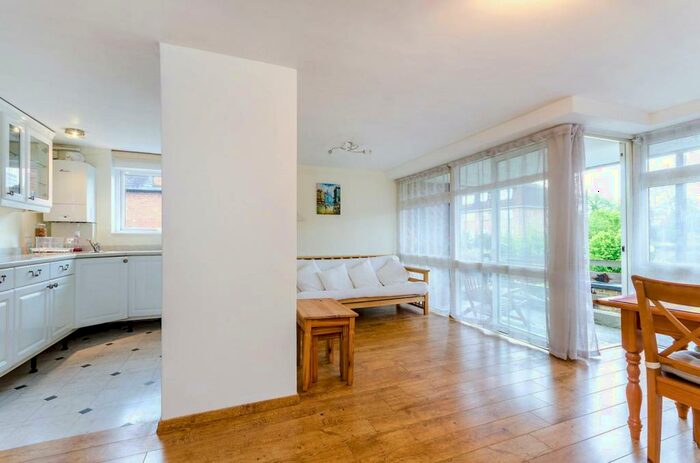 2 Bedroom Flat To Rent In Acacia Grove, New Malden, KT3