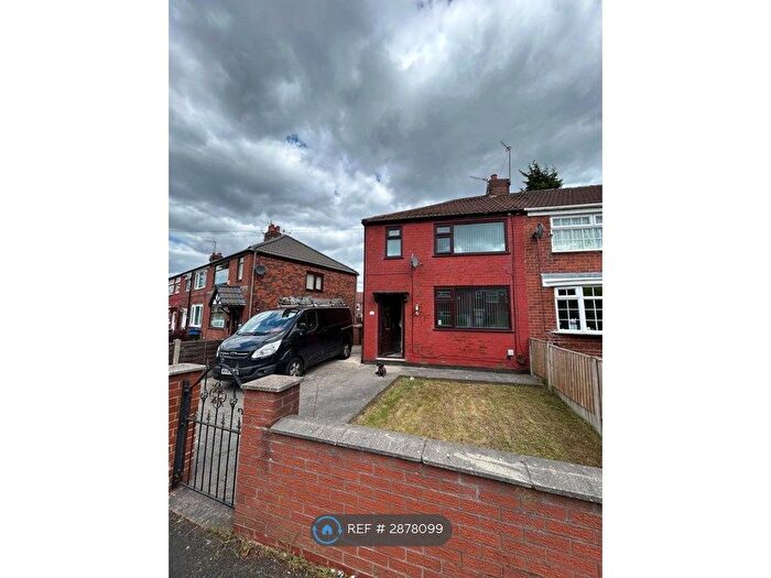 3 Bedroom End Of Terrace House To Rent In Lyme Grove, Manchester, M43