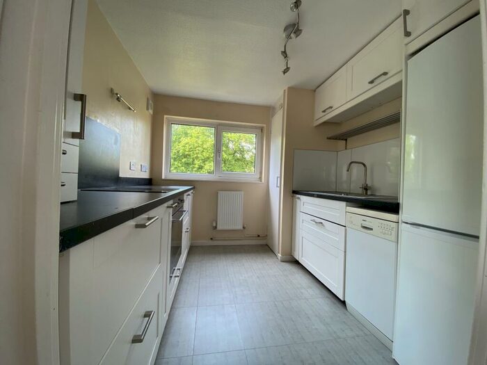 2 Bedroom Flat To Rent In Tenby Close, Cambridge, CB1