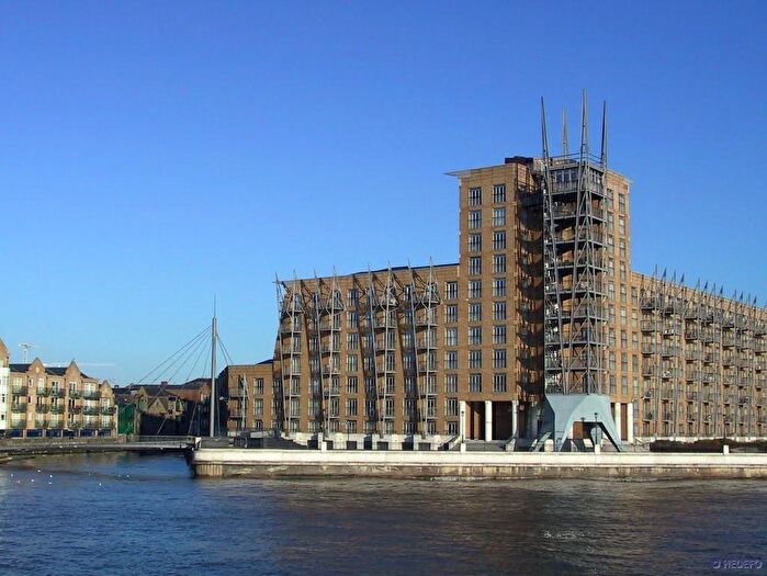 3 Bedroom Apartment To Rent In Dundee Wharf, Three Colt Street, London, E14