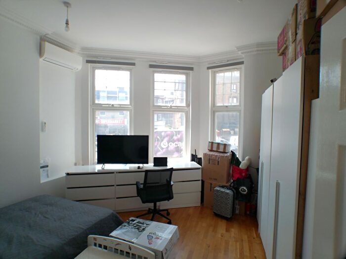2 Bedroom Flat To Rent In Upper Clapton Road, Clapton, E5