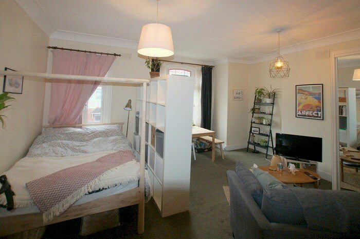 Studio To Rent In Ribblesdale Road, London, SW16