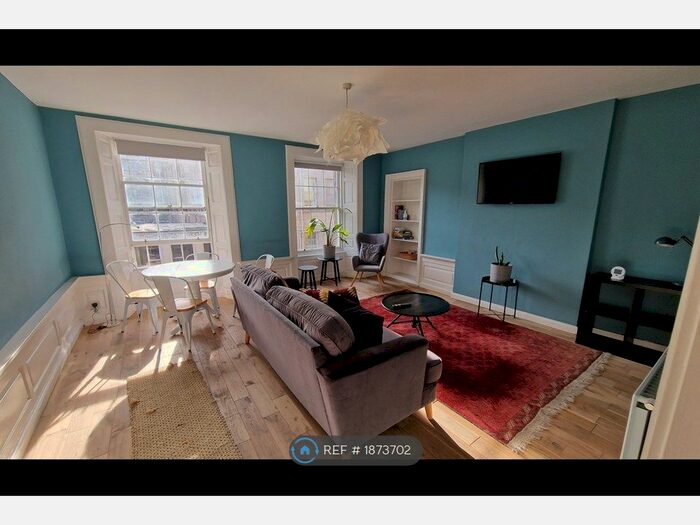 2 Bedroom Flat To Rent In Infirmary Street, Edinburgh, EH1
