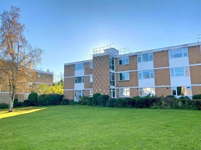 2 Bedroom Flat To Rent In Boreham Holt, Elstree, Hertfordshire, WD6
