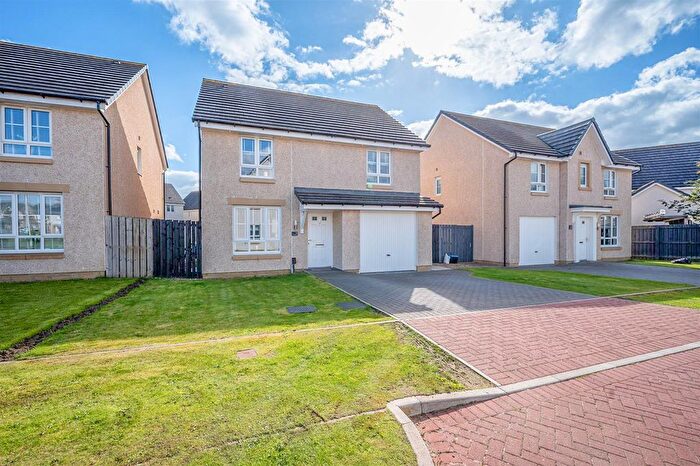 4 Bedroom Detached House For Sale In Craigmill Place, Motherwell, ML1