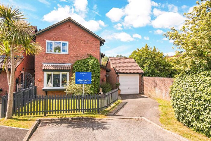 3 Bedroom Detached House For Sale In Foxcote Gardens, New Milton, Hampshire, BH25