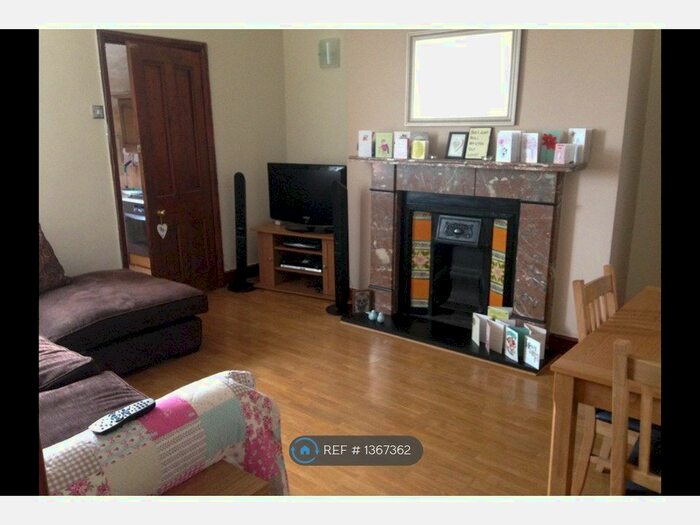 3 Bedroom Flat To Rent In High Fell, Gateshead, NE9