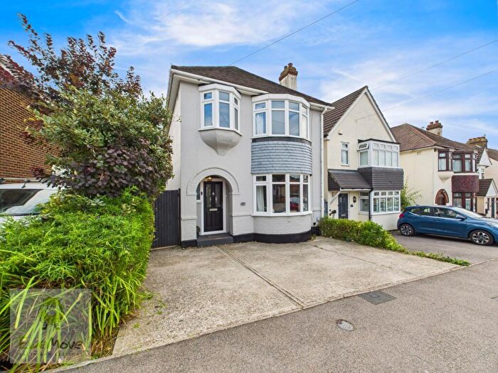 3 Bedroom Detached House For Sale In Elaine Avenue, Strood, Rochester, ME2