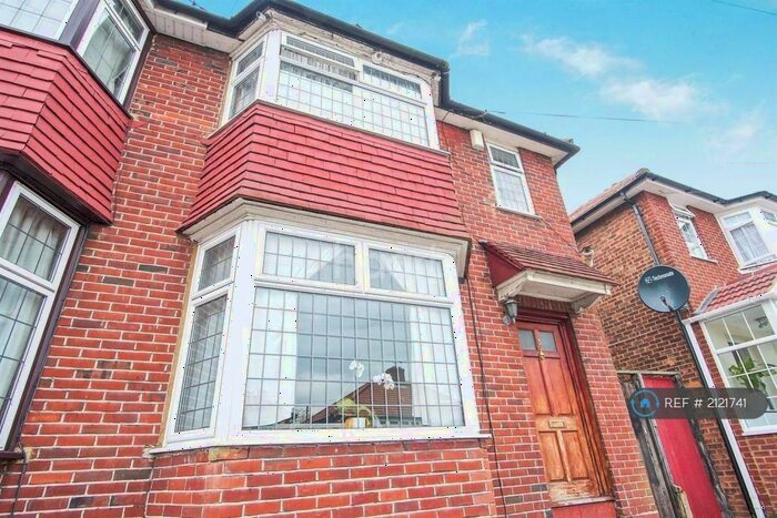 3 Bedroom Semi-Detached House To Rent In Forest Gate, London, NW9