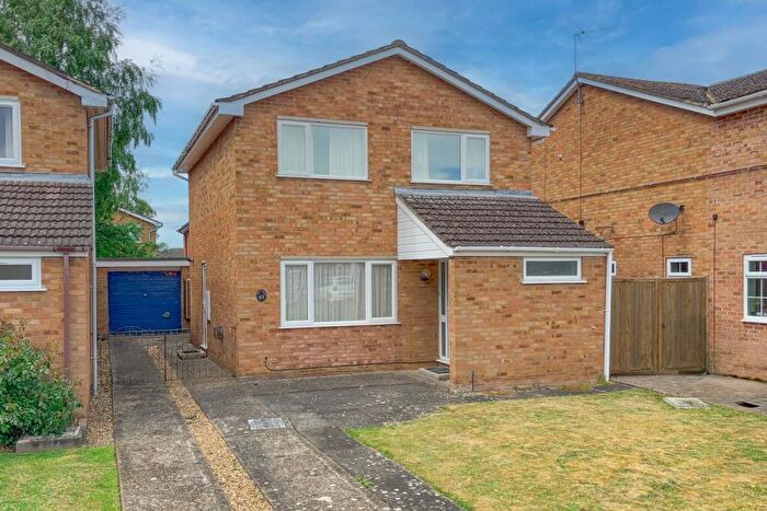3 Bedroom Detached House For Sale In Camberton Road, Linslade, LU7
