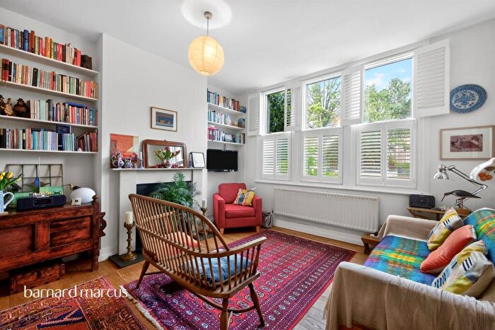 2 Bedroom Flat For Sale In Rosendale Road, London, SE21