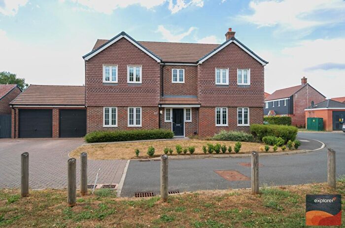 5 Bedroom Detached House For Sale In Wyndham Drive, Bramley, RG26