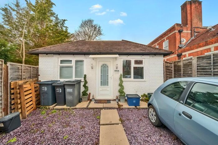 2 Bedroom Detached Bungalow To Rent In Brighton Road, Purley, CR8