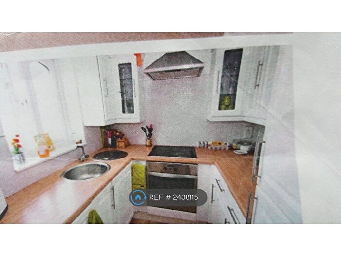 Studio To Rent In Frazer Close, Romford, RM1
