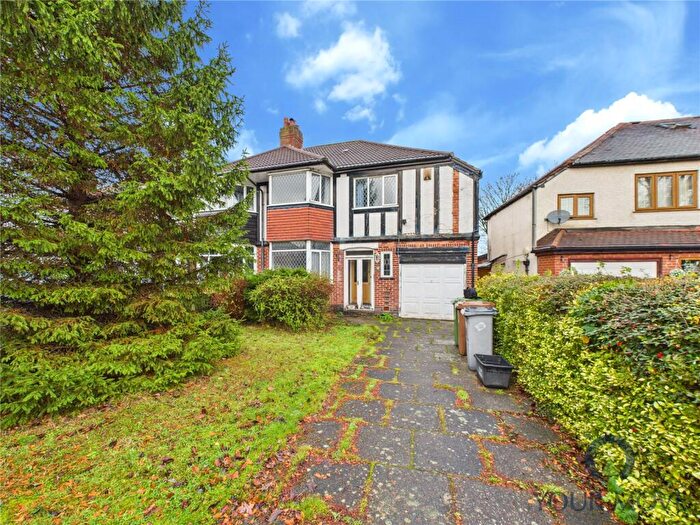3 Bedroom Semi Detached House For Sale In Reservoir Road, Solihull, West Midlands, B92