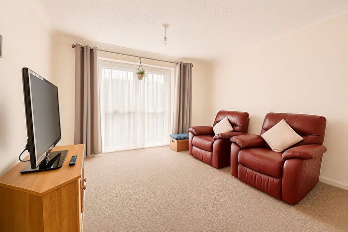 1 Bedroom Flat To Rent In Chichester Court, Slough, SL1