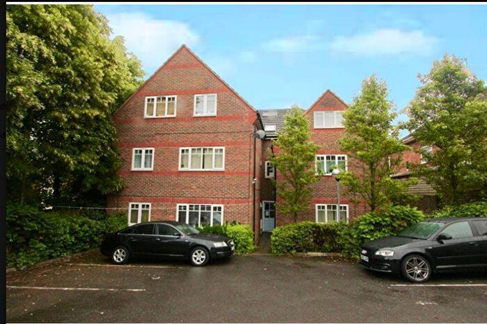 2 Bedroom Flat To Rent In Ivanhoe House, Farley Hill, Luton, LU1
