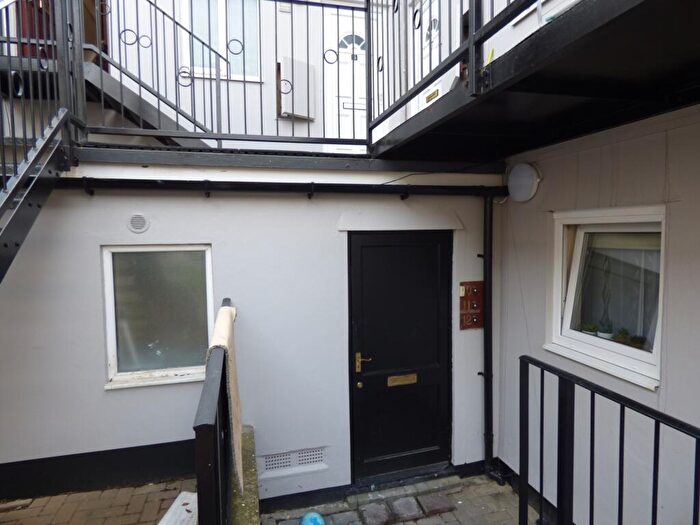 1 Bedroom Flat To Rent In Lathwell Court, Luton, LU2