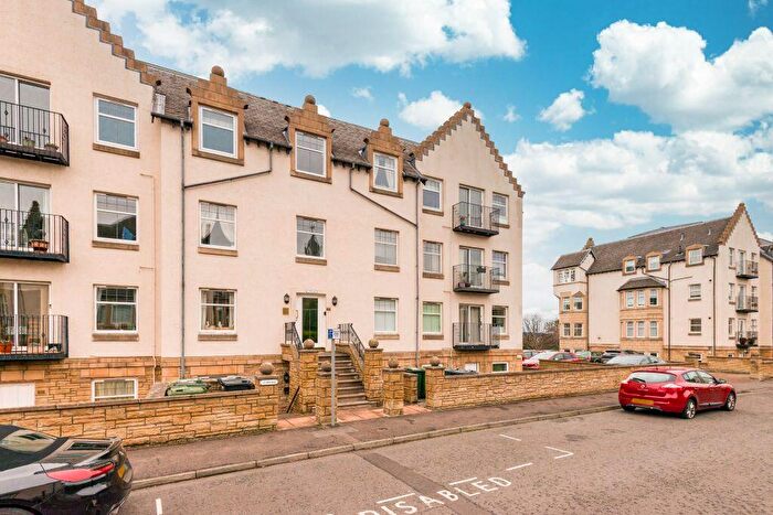 3 Bedroom Flat For Sale In / Mid Steil, Edinburgh, EH10