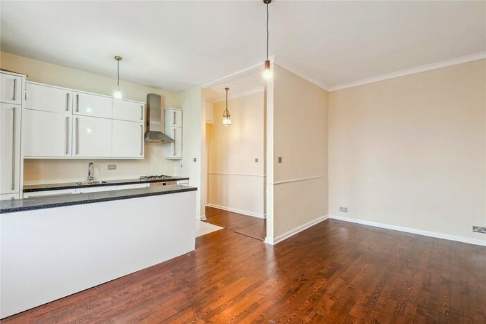 2 Bedroom Flat To Rent In Merton Road, West Hill, SW18