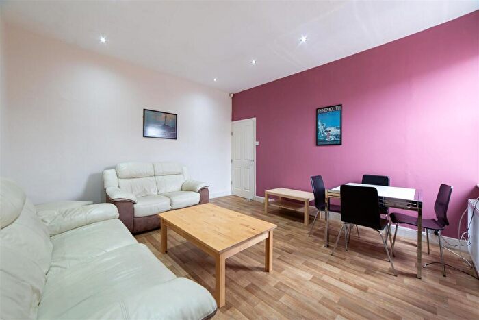 3 Bedroom Flat To Rent In £pppw - Bayswater Road, Jesmond, Newcastle Upon Tyne, NE2