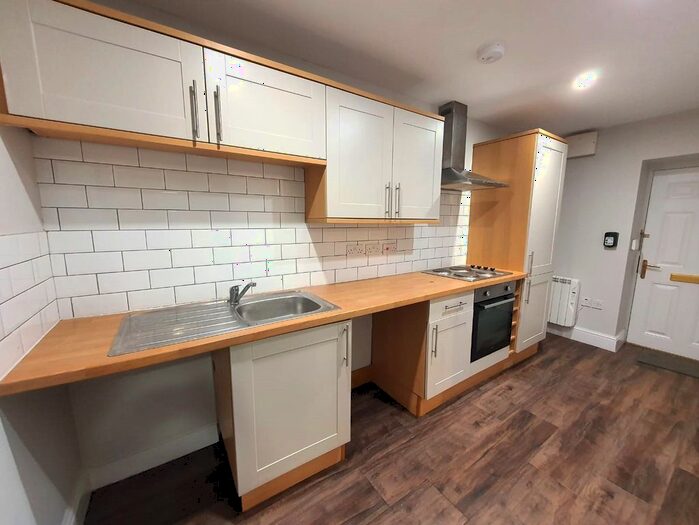 1 Bedroom Flat To Rent In Flat, Warwick House, Avenue Road, DN2