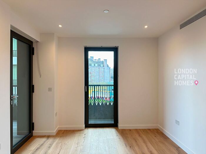 2 Bedroom Flat To Rent In Sutherland Apartments, Alba Square, London, SW1W