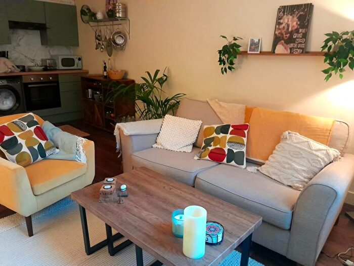 1 Bedroom Flat For Sale In Halifax Road, Ripponden, HX6