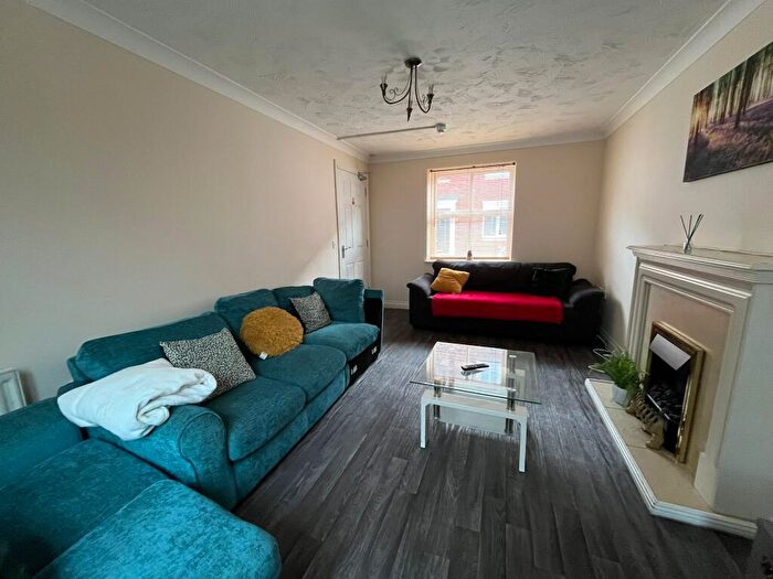 5 Bedroom Semi-Detached House To Rent In Hatcher Crescent, Hythe Quay, Colchester, CO2