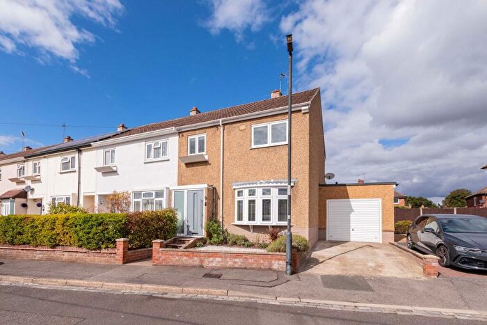 3 Bedroom End Of Terrace House For Sale In Hillside, Maidenhead, SL6
