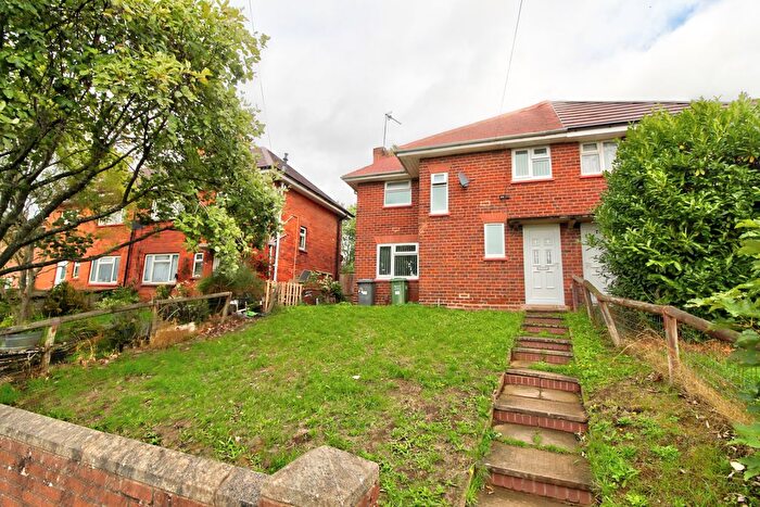 3 Bedroom Semi-Detached House For Sale In Goldthorn Road, Kidderminster, DY11