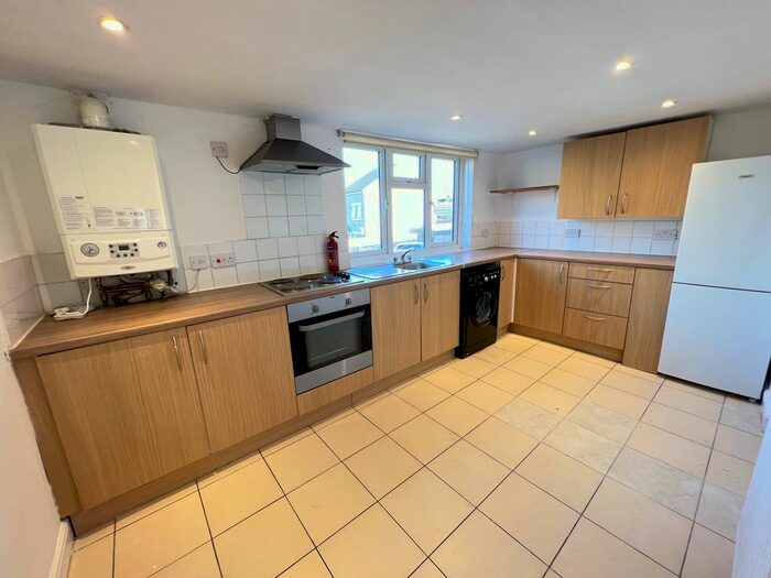 1 Bedroom Flat To Rent In Avenue Road, London, N15