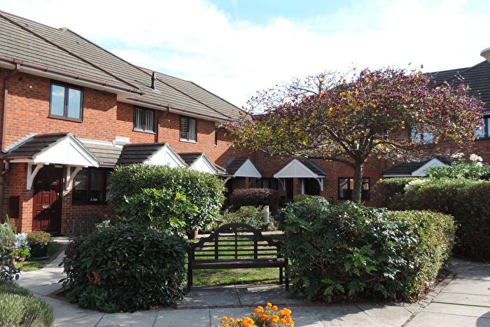 2 Bedroom Maisonette To Rent In Weston Close, Potters Bar, EN6