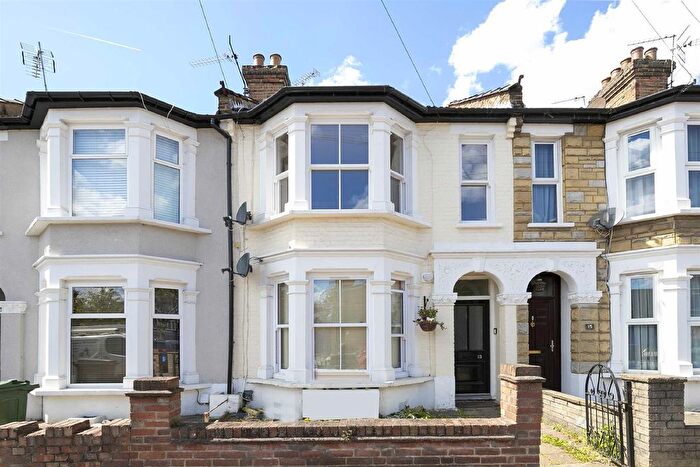 1 Bedroom Flat To Rent In Brooke Road, Walthamstow, E17