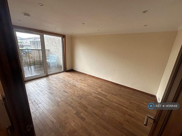 3 Bedroom Terraced House To Rent In Ravenswood Rise, Livingston, EH54
