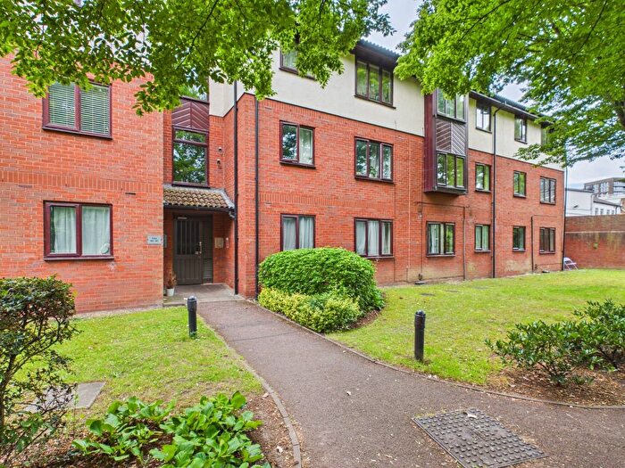 1 Bedroom Flat For Sale In Romana Court, Sidney Road, Staines-Upon-Thames, Surrey, TW18