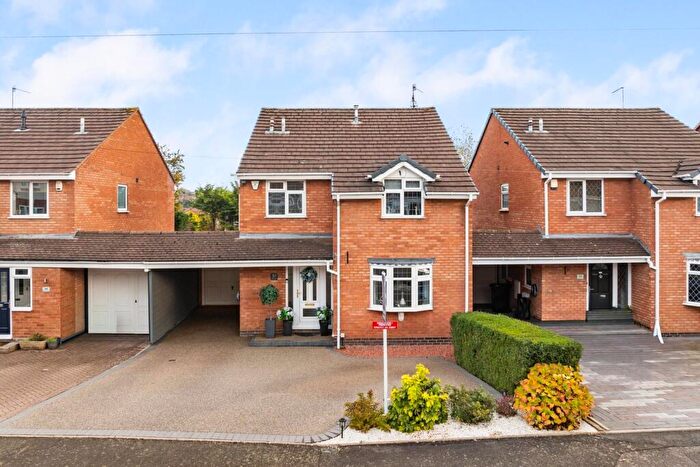 3 Bedroom Link Detached House For Sale In Dene Avenue, Kingswinford, DY6