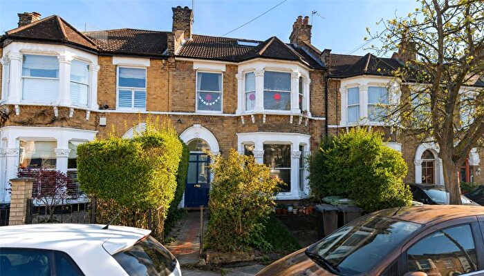 2 Bedroom Flat To Rent In Arngask Road, London, SE6