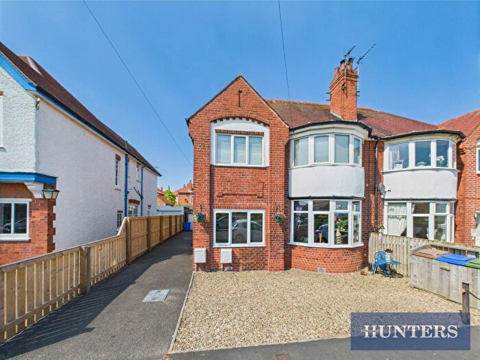 2 Bedroom Flat For Sale In Lamplugh Road, Bridlington, YO15