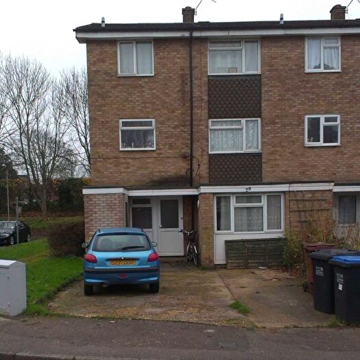 6 Bedroom Property To Rent In De Havilland Close, Hatfield, AL10