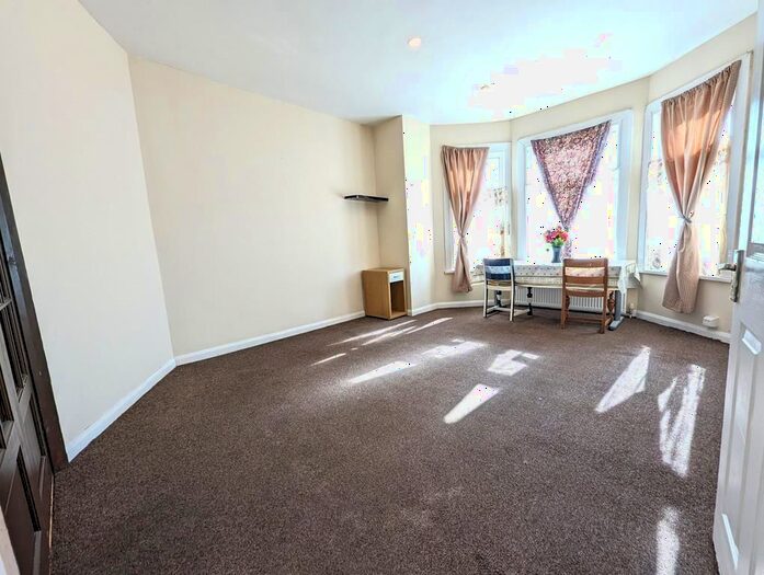 2 Bedroom Flat To Rent In Audley Road, London, NW4