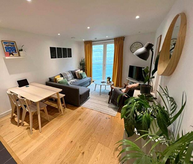1 Bedroom Apartment For Sale In Devizes Street, London, N1