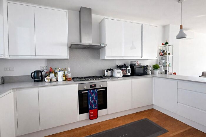 4 Bedroom Detached House To Rent In Lime Grove, New Malden, KT3