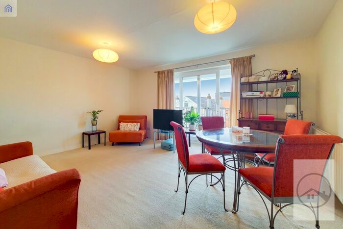 2 Bedroom Flat To Rent In Spencer Hill, London, SW19