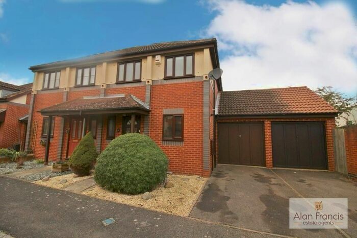 3 Bedroom Link Detached House To Rent In Wallmead Gardens, Loughton, Milton Keynes MK5