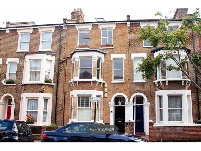 3 Bedroom Flat To Rent In Raeburn Street, London, SW2