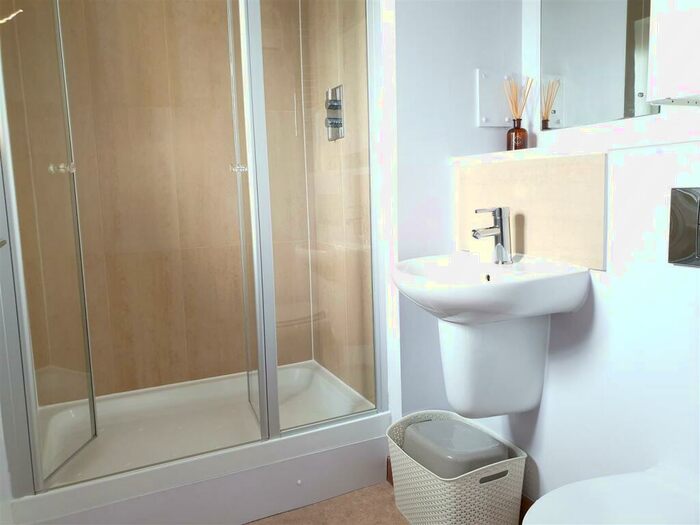 2 Bedroom Flat To Rent In Kendal, Purfleet, RM19