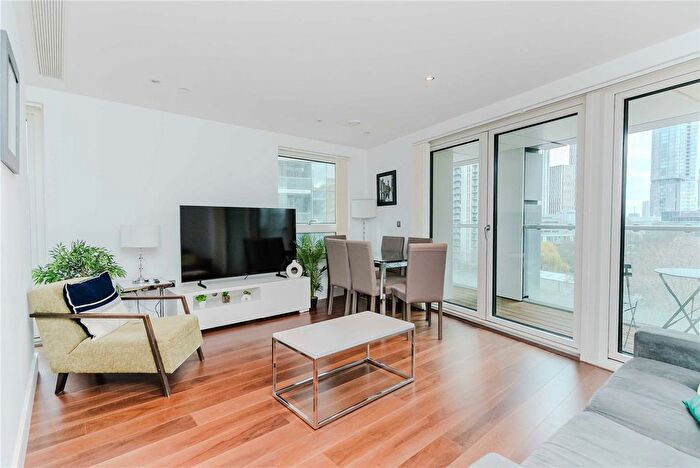 3 Bedroom Flat For Sale In Lincoln Plaza, South Quay, E14